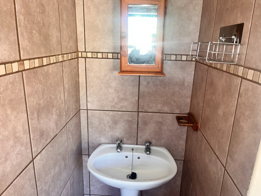 To Let 2 Bedroom Property for Rent in Aston Bay Eastern Cape
